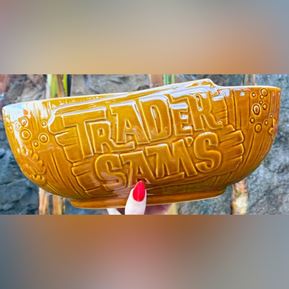 Disney ∘ Trader Sam’s ∘ Bowl Set - Picture 2 of 5